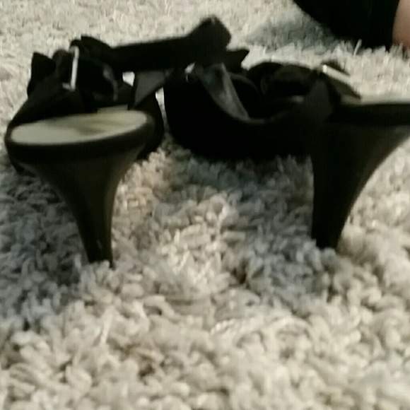 Shoes - Picture 4 of 4